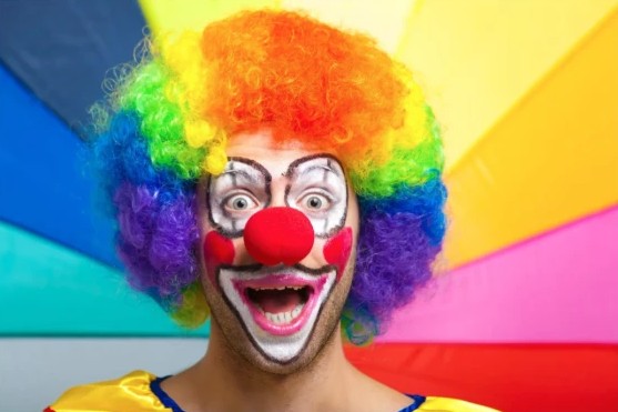 Animador caracterizado de payaso